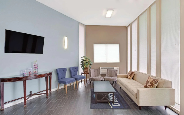 photo 3 of MC Pacific Inn & Suites