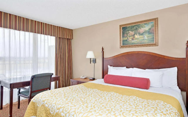 photo 4 of MC Pacific Inn & Suites