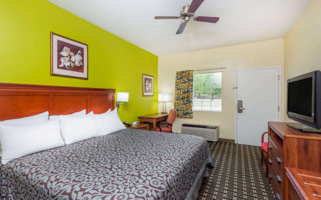 photo 4 of Days Inn by Wyndham Trenton
