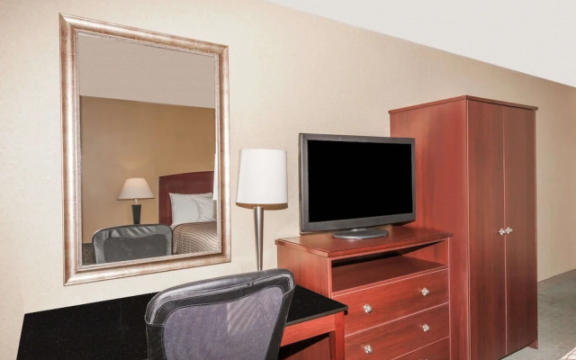 photo 5 of Days Inn Utica
