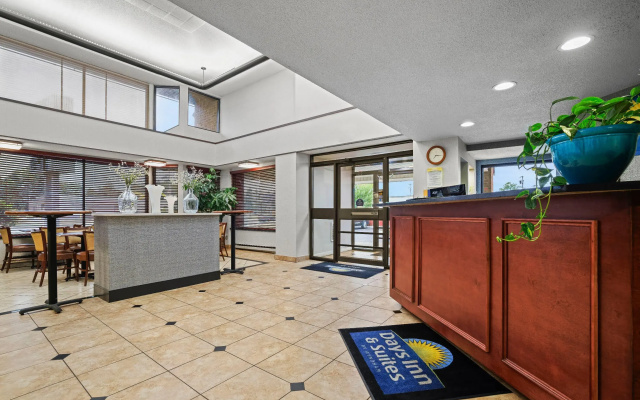 photo 2 of Days Inn by Wyndham Utica