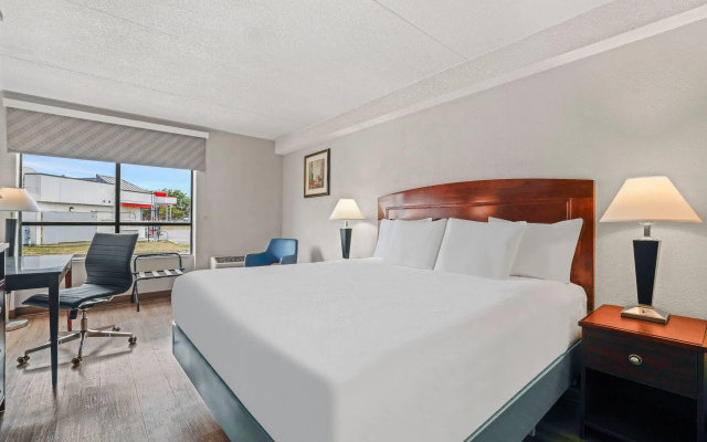 photo 3 of Days Inn by Wyndham Utica