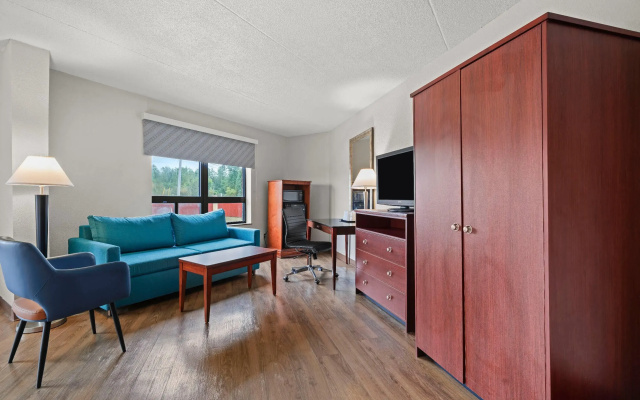 photo 4 of Days Inn by Wyndham Utica
