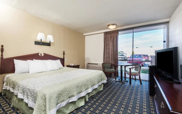 photo 3 of Days Inn Vernon