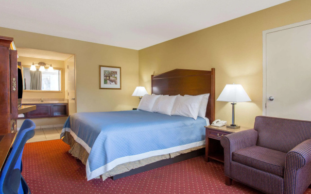 photo 4 of Days Inn by Wyndham Washington DC/Gateway