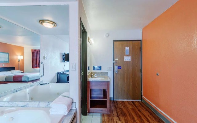 photo 4 of Reliance Inn