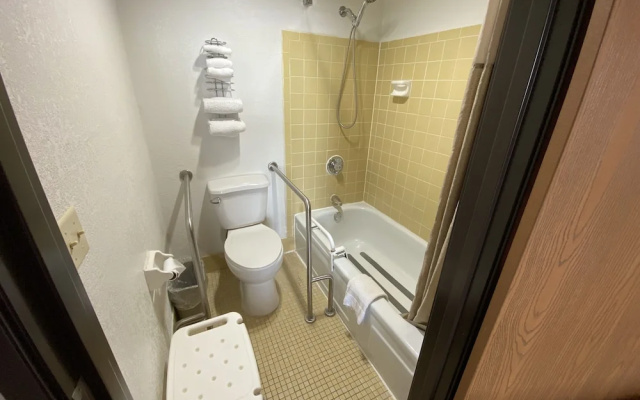 photo 5 of DAYS INN WAUSAU/NORTH/I-52 (Motel 6 Wausau)