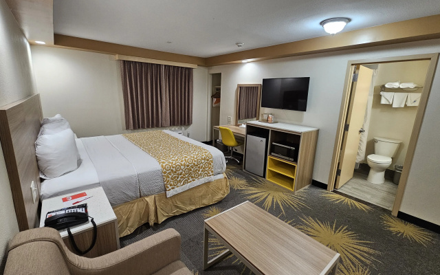 photo 4 of Econo Lodge Woodbridge