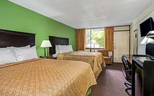 photo 3 of Days Inn by Wyndham York Alabama