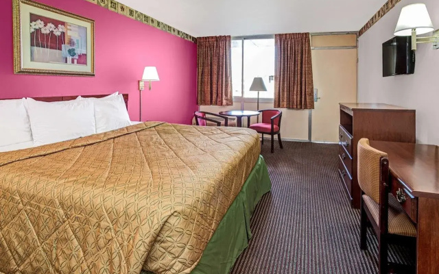 photo 4 of Days Inn by Wyndham York Alabama