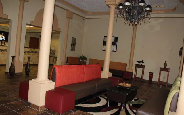 photo 2 of Days Inn-Maingate