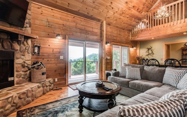 photo 3 of Daze Off - 4 Br Cabin