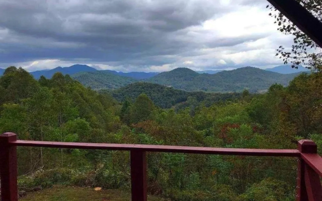 photo 5 of Daze Off - 4 Br Cabin