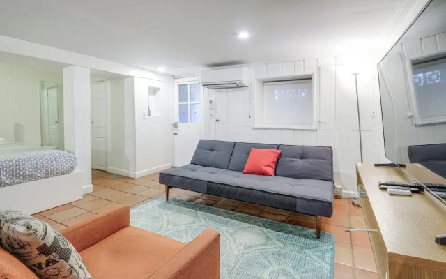 photo 3 of DC Apartment: 2 Mi to National Mall!