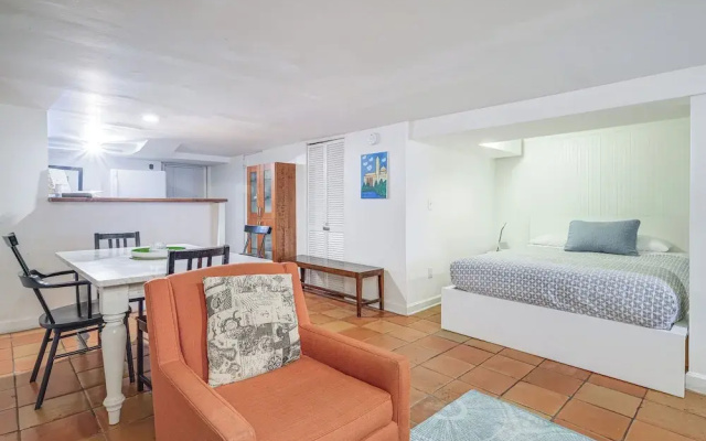 photo 4 of DC Apartment: 2 Mi to National Mall!