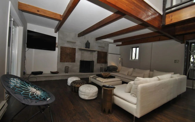 photo 2 of Deanna's Yoga Den