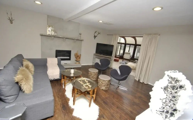 photo 3 of Deanna's Yoga Den