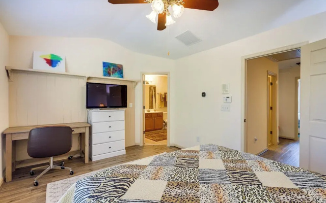 photo 4 of Decatur Vacation Rental ~ 5 Mi to Downtown Decatur