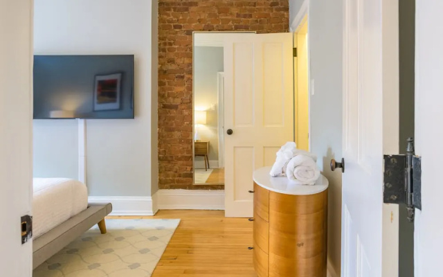 photo 3 of Deedee's Brownstone Van Vorst Park
