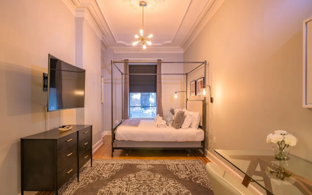 photo 5 of Deedee's Brownstone Van Vorst Park
