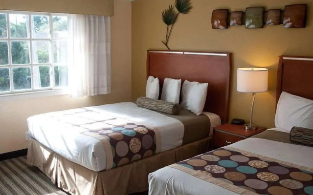 photo 3 of Deer Haven Inn & Suites
