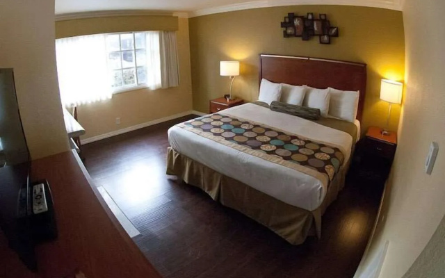 photo 5 of Deer Haven Inn & Suites