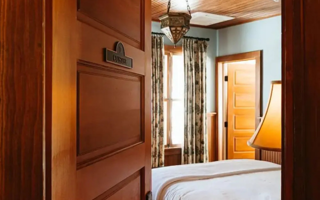 photo 4 of Deer Mountain Inn