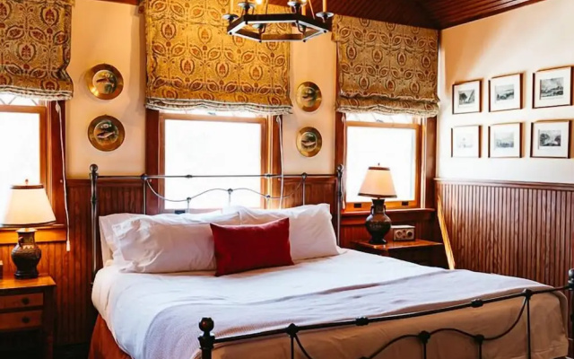 photo 5 of Deer Mountain Inn