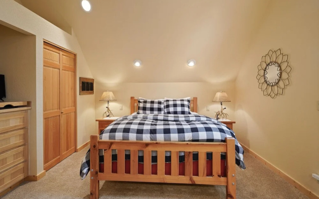photo 2 of Deer Park Cabin 3 Bedroom Home by RedAwning