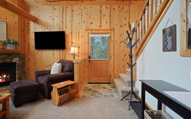 photo 3 of Deer Park Cabin 3 Bedroom Home by RedAwning