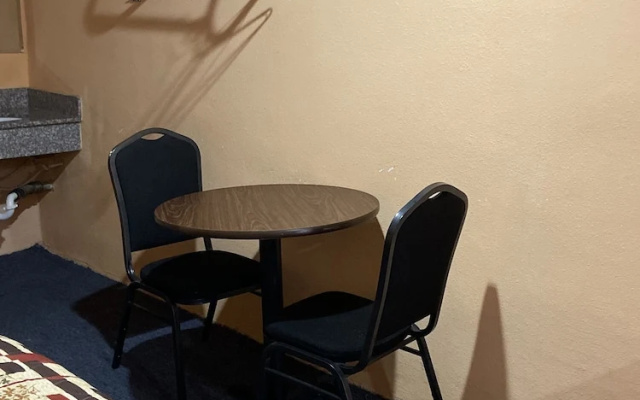 photo 5 of Deer Park Motor Inn