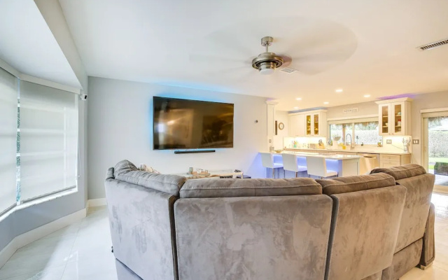 photo 2 of Furnished Patio + Gas Grill: Deerfield Beach Home