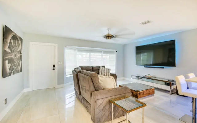 photo 5 of Furnished Patio + Gas Grill: Deerfield Beach Home