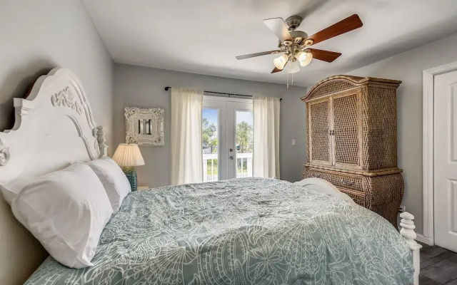 photo 4 of Deja Blue by Book That Condo