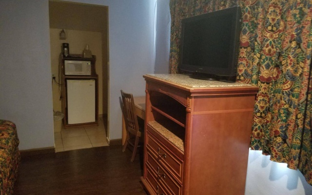 photo 2 of Del Aire Inn LAX