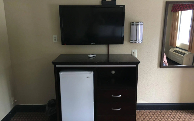 photo 3 of Del Amo Inn