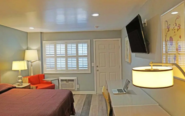 photo 2 of Del Mar Motel