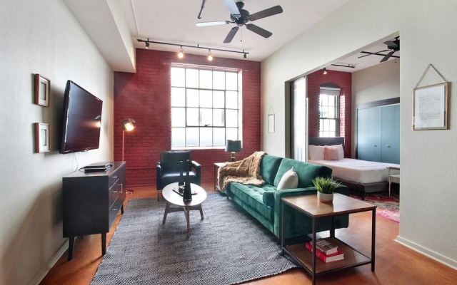 photo 3 of Delightful 2br/2ba Industrial Apt in Nola by Domio