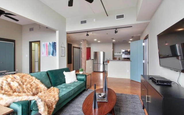 photo 5 of Delightful 2br/2ba Industrial Apt in Nola by Domio