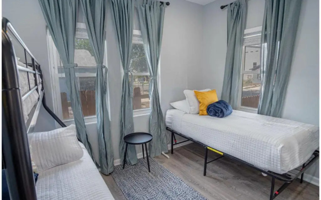 photo 5 of Delightfully Renovated 4 BR2 BA Near DT Riverwalk