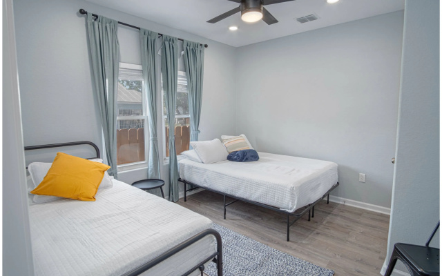 photo 3 of Delightfully Renovated 4 Br/2 BA Near DT Riverwalk