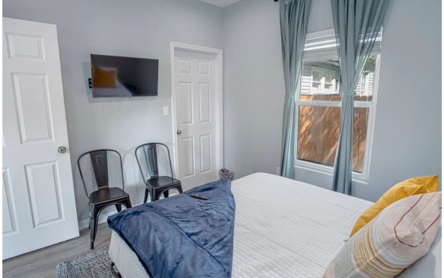 photo 5 of Delightfully Renovated 4 Br/2 BA Near DT Riverwalk