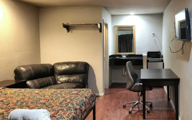 photo 2 of Delux Inn Motel