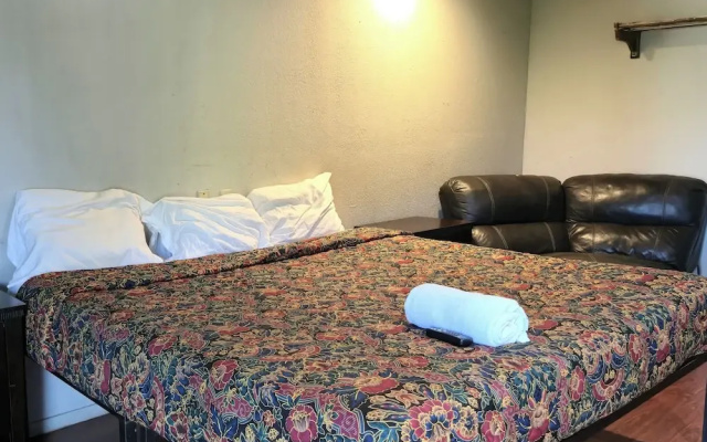 photo 3 of Delux Inn Motel
