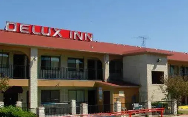 photo 3 of Delux Inn San Antonio