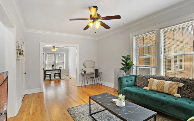 photo 3 of Deluxe 1BR Apt in a Ravenswood