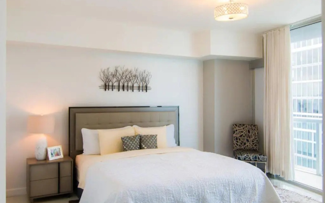 photo 2 of Deluxe 5 Star Condo Iconbrickell@25Th, Free Spa/Gym/Pool