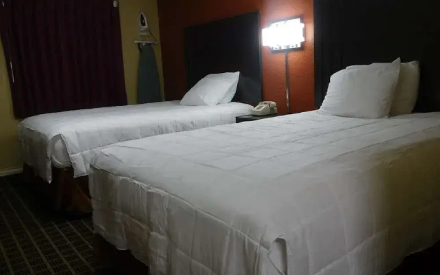 photo 5 of Deluxe Inn Motel