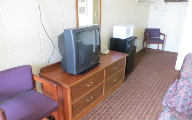 photo 5 of Deluxe Inn - Council Bluffs