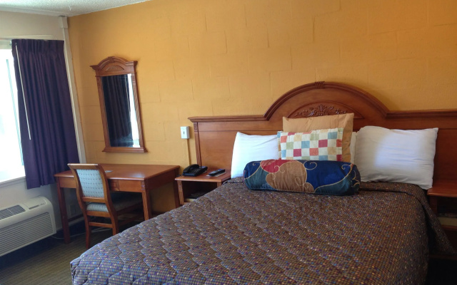 photo 3 of Deluxe Inn